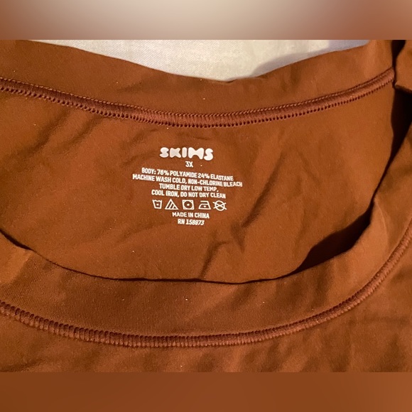 SKIMS FITS EVERYBODY SUPER CROPPED T-SHIRT - Picture 4 of 6